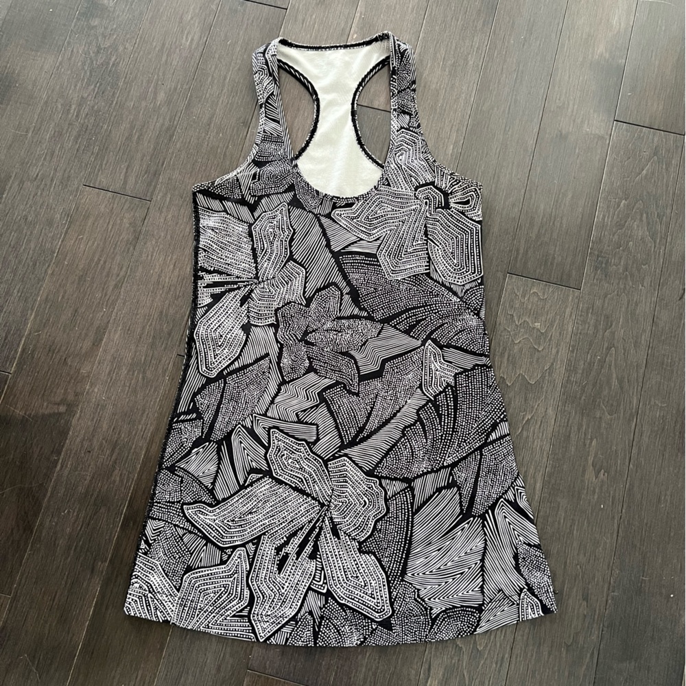 Gently used lululemon wunder under tank, full length, size 6, blue and white